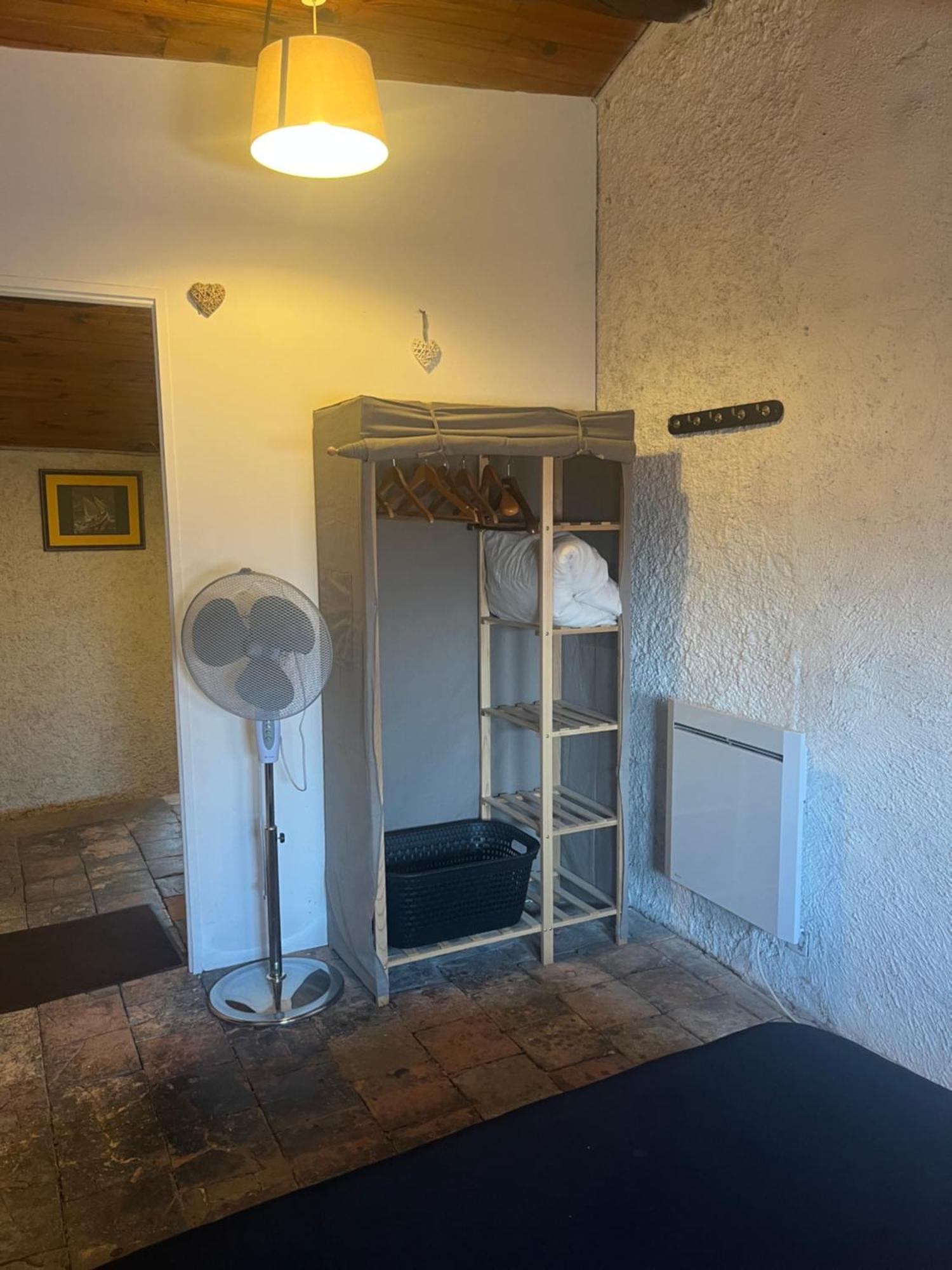 Le Charles IX Apartamento Roussillon  Exterior foto